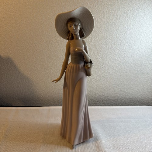 Vintage nao lladro - 12.5", "dama
